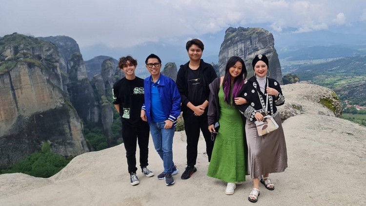 Keluarga Eko Patrio dan Keluarga Eko Patrio dan Viona Rosalina