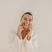 Cara Membuat Kulit Wajah Glowing yang Disarankan Ahli! Tertarik Langsung Menerapkan?