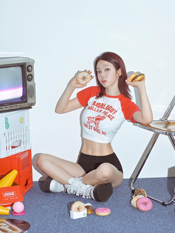 Lewat kanal YouTube pribadinya, Choa mengunggah video yang menunjukkan abs dan pinggul yang ramping. Bagian perut idol K-Pop cantik ini terlihat indah dengan proporsi 'body goals' yang tentunya menjadi impian banyak orang./ Foto: instagram.com/queenchoa_
