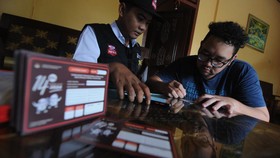 FOTO: Ketuk Rumah Warga Serentak di Indonesia untuk Coklit Pemilu 2024