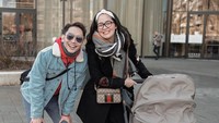 7 Potret Gracia Indri dan John Martin Hangout Bareng, Baby Nova Curi Perhatian