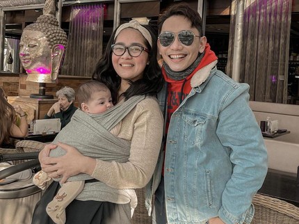 7 Potret Gracia Indri Jalan Bareng John Martin di Belanda, Wajah Baby Nova Dipuji Cantik