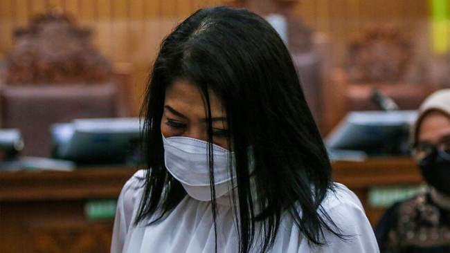 Menurut ahli hukum pidana, Putri Candrawathi dikenakan pasal dalam KUHP yang bermakna sama dengan pelaku utama, sehingga diberi hukuman yang berat.