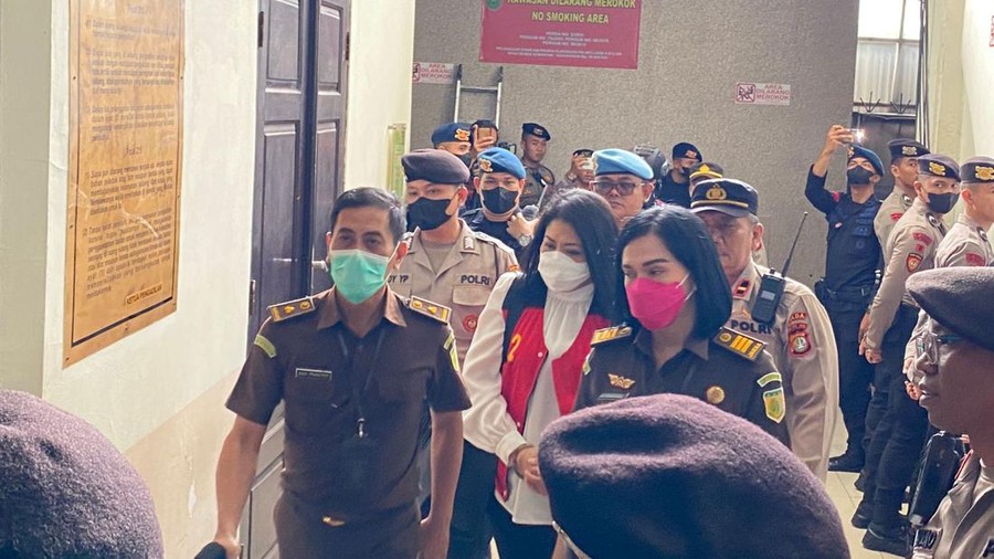 Putri Candrawathi Tiba di PN Jaksel Jelang Vonis Kasus Pembunuhan Yosua