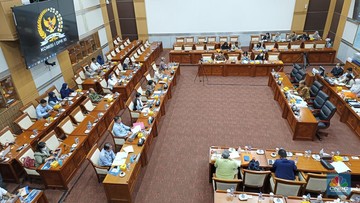 Rapat Kerja Komisi I DPR RI dengan Menkominfo dan Menkumhan terkait RUU tentang Perubahan Kedua atas UU Nomor 11 Tahun 2008 tentang ITE, Senin (13/2/2023)