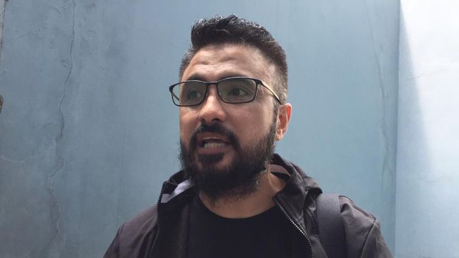 Rizal Djibran mengatakan akan segera melakukan klarifikasi terhadap tuduhan KDRT yang dibuat oleh istrinya, Sarah.
