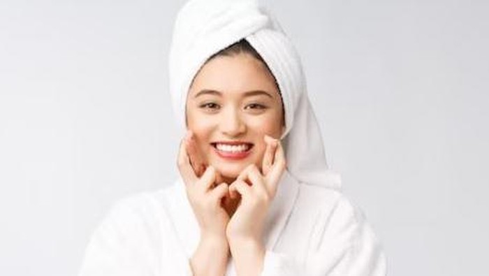 Rutinitas sebelum tidur anti jerawat/ foto: Freepik/ benzoix