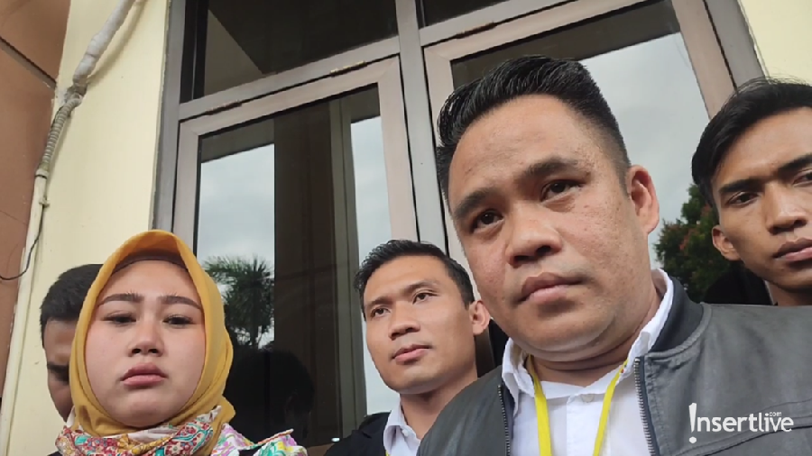 Shelvie Hana Gugat Cerai Daus Mini