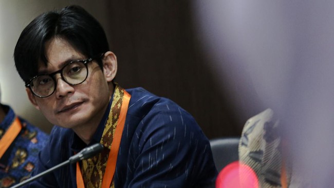 KPU pusat membantah berita yang mengutip Ketua KPU Papua Steve Dumbon yang mengaku menjemput paksa komisioner KPU Kota Jayapura untuk pelaksanaan pleno.