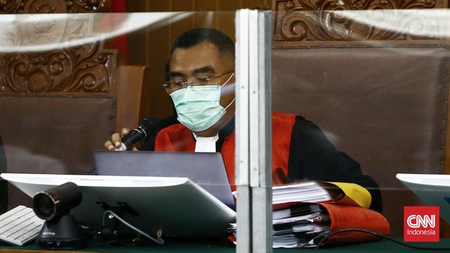 Pengadilan menjatuhkan vonis mati terhadap Ferdy Sambo dan 20 tahun penjara ke Putri Candrawathi. Vonis dibacakan Hakim Ketua Wahyu Iman Santoso.
