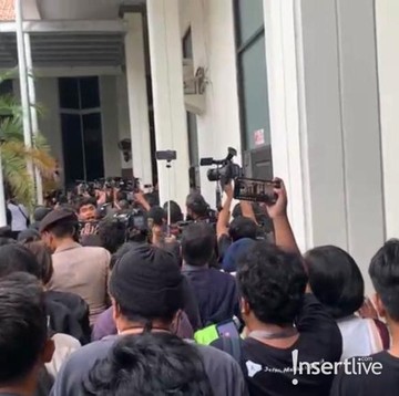 Potret Ricuh Persidangan Usai Sambo Divonis Mati