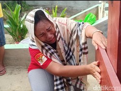 Tangis Keluarga Pecah di Makam Yosua Jelang Vonis Sambo