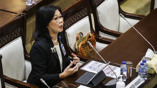 Filianingsih Hendarta dilantik menjadi deputi gubernur BI, Selasa (18/4) ini. Sebelum dilantik, ia mengucapkan sumpah jabatan terlebih dahulu.
