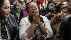 img-title Tangis Haru Ibunda Yosua: Biar Almarhum Melihat, Eliezer Dipakai Tuhan