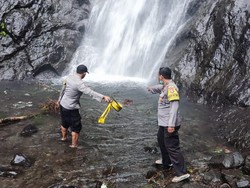 Detik-detik Wisatawan Surabaya Tewas Tertimpa Longsoran Air Terjun Sedudo