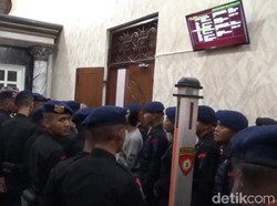 Pengadilan Kecewa Brimob Bikin Gaduh Beri Yel Dukungan Terdakwa Kanjuruhan