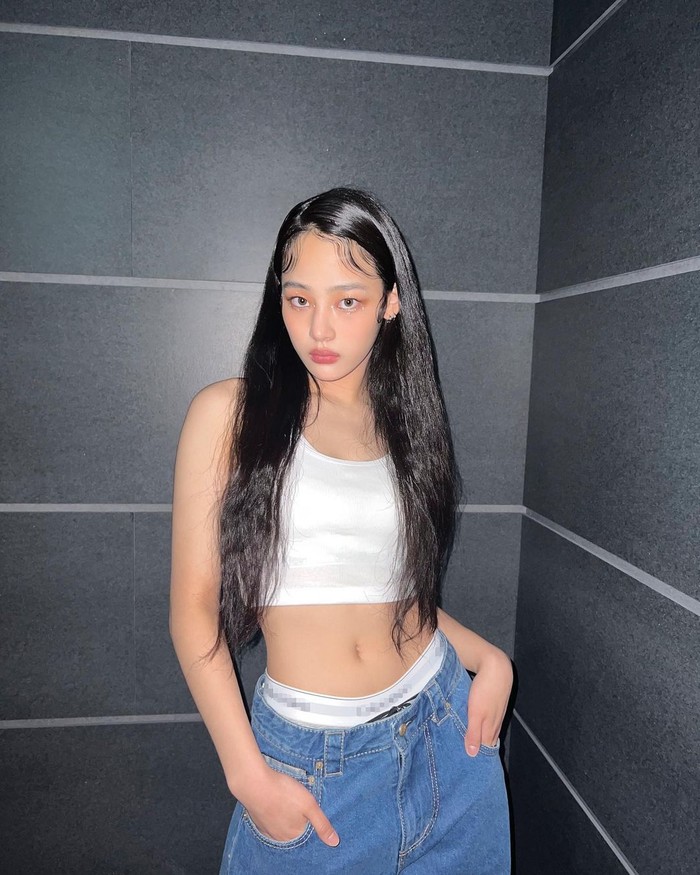 Di sesi wawancara pemotretan, sang idol mengungkapkan bahwa dirinya merasa sangat beruntung telah mendapatkan kepercayaan besar untuk bekerjasama dengan Chanel dalam waktu cukup singkat sejak memulai debutnya./ Foto: instagram.com/newjeans_official