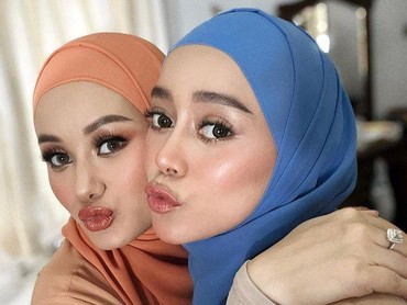 img-title Foto Bareng Lesti, 7 Potret Make Up Dinda Hauw Dihujat Tangan & Muka Beda