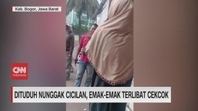 VIDEO: Dituduh Nunggak Cicilan, Emak-Emak Terlibat Cekcok