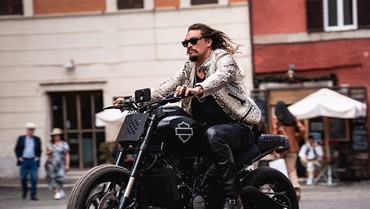 img-title Jason Momoa Tak Punya Rumah & Tinggal di Jalanan Usai Cerai dari Lisa Bonet