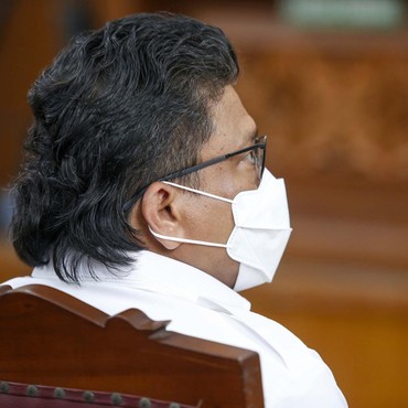 Ayah dan Ibunya Dipenjara, Anak Ferdy Sambo Foto Bareng Ortu Lain di Hari Kelulusan