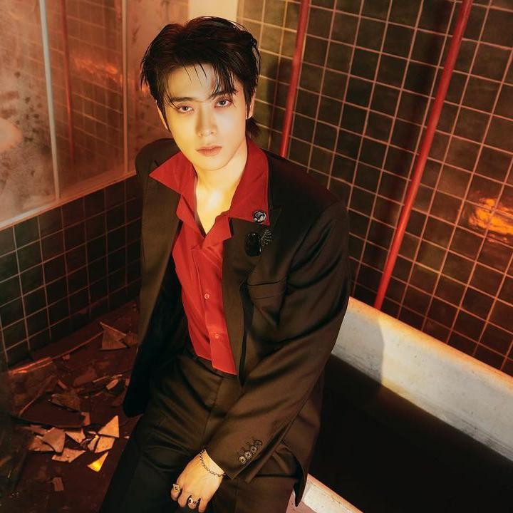<p>Dalam grup ini, Jaehyun memiliki posisi sebagai vokalis, <em>rapper</em> dan <em>dancer</em>. Selain tiga peran tersebut, ia turut menjadi salah satu visual dari NCT karena wajah tampan dan rupawannya, lho. (Foto: Instagram @_jeongjaehyun)<br /><br /><br /></p>