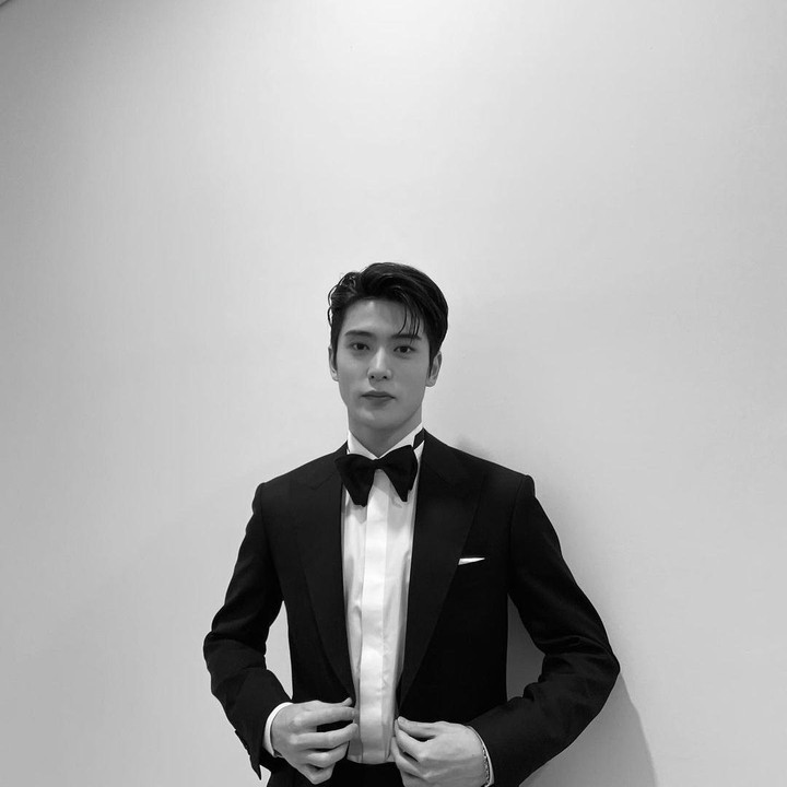 <p>Cerita di balik debutnya Jaeuhyun di grup ini sontak membuat banyak publik tak menyangka. Bahkan, ada yang mengatakan bahwa visualnya benar-benarnya menunjukkan wajah agensi. "Bagaimana mungkin dia tidak mengikuti audisi dengan wajah seperti itu?" ujar salah satu netizen. (Foto: Instagram @_jeongjaehyun) </p>