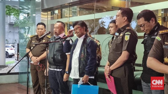 Menkominfo Johnny G Plate dan adiknya Gregorius Alex Plate diperiksa jadi saksi kasus dugaan korupsi penyediaan menara BTS 4G dan infrastuktur BAKTI Kominfo.