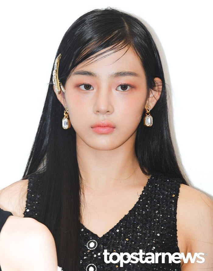 Minji menambahkan bahwa dirinya bangga dapat menyebarkan energi positif di panggung bersama NewJeans yang sukses diterima dengan baik oleh publik./ Foto: topstarnews.net