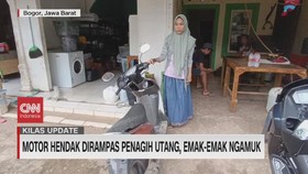 VIDEO: Motor Hendak Dirampas Penagih Utang, Emak-Emak Ngamuk