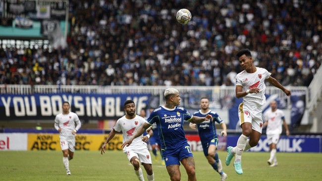 PSM Makassar ke puncak klasemen Liga 1 2022/2023 usai menumbangkan Persib Bandung 2-1 dalam pekan ke-23 di Stadion Pakansari, Cibinong, Selasa (14/2).