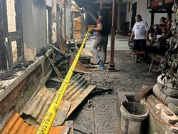 Rumah Warga Diduga Dibakar Orang Pakai Kain Lap dan Solar