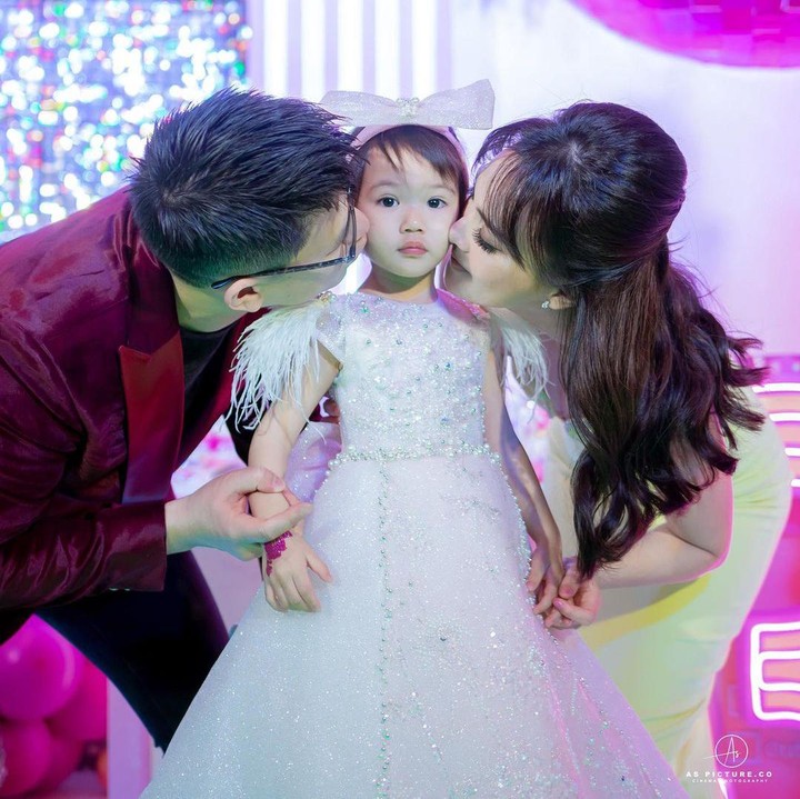 <p>Claire Herbowo adalah anak Shandy Aulia dan David Herbowo, Bunda. Claire lahir pada 12 Februari 2020 lalu. Kini, usianya sudah genap 3 tahun, lho. (Foto: Instagram: @shandyaulia)</p>