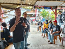 Buruh Pendukung Ganjar Gelar Bazar Sembako Murah di Cilincing Jakut