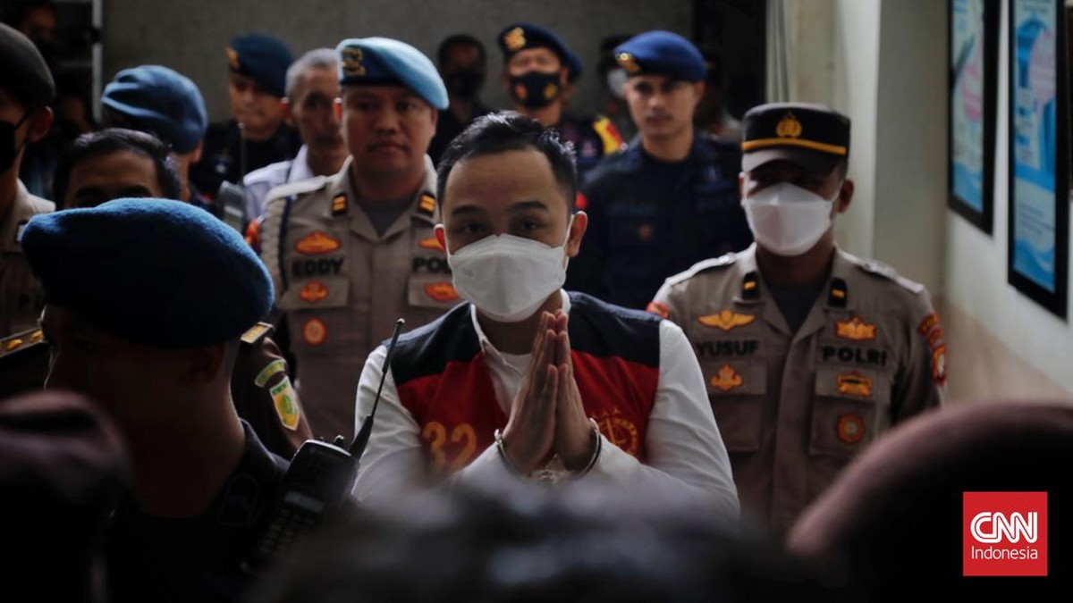FOTO: Vonis 13 Tahun Bui untuk Ricky Rizal dalam Kasus Brigadir J