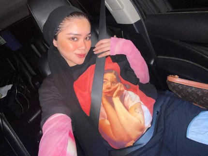 7 Potret Sivia Azizah Pamer Baby Bump Anak Pertama saat Manggung di Festival Musik