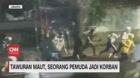 VIDEO: Tawuran Maut, Seorang Pemuda Jadi Korban