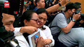 VIDEO: Momen Ekspresi Ibunda Yosua Saat Putri Divonis 20 tahun Penjara