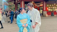 7 Potret Via Vallen & Suami Liburan di Jepang, Kenang Masa Pacaran hingga Cari Ketenangan
