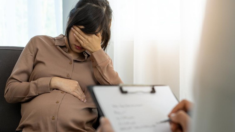 The pregnant mother is discussing depression symptoms during pregnancy with a specialist doctor or psychiatrist. The future mom is unhappy, worried, and stressed. Mental health concept