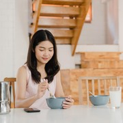 Terapkan 5 Kebiasaan 'Kecil' Saat Makan Ini, untuk Membantu Proses Diet Biar Sukses, Termasuk Makan Pakai Garpu?