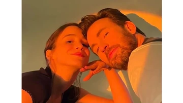 FAKTA ISTRI CHRIS EVANS