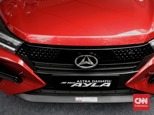 PT Astra Daihatsu Motor secara resmi memperkenalkan All New Astra Daihatsu Ayla, Hatchback generasi kedua yang pertama kali hadir pada 2013 itu belum punya banderol resmi. (CNN Indonesia/Adhi Wicaksono)