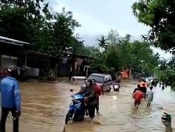 Jalan Poros Desa di Ponorogo Masih Terendam Banjir Setinggi 30 Cm