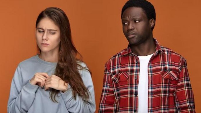 Belum siap dengan hubungan baru/ foto: Freepik/ karlyukav