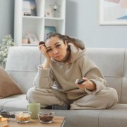 Duh! 5 Kebiasaan Ini Membuat Hidup Terasa Stagnan dan Membosankan, Kamu Rutin Melakukannya?