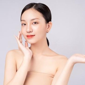 Lakukan 8 Cara Mudah Ini untuk Dapatkan Tampilan Wajah Glass Skin ala Perempuan Korea, Mau Coba?