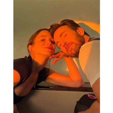 Potret 6 Mantan Pacar Chris Evans Sebelum Nikahi Alba Baptista