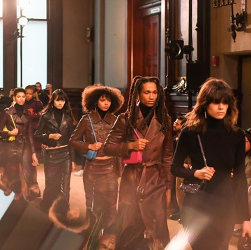 Coach Hadirkan Koleksi Busana Serba Leather dan Tas Bentuk Menggemaskan di New York Fashion Week 2023