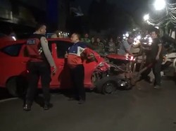 2 Mobil Adu Banteng di Kemang Jaksel, 2 Penumpang Terluka